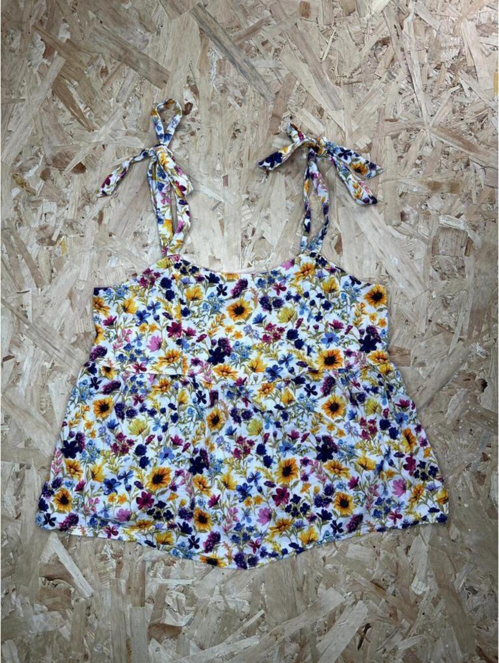 Old Navy Floral Cami Top Womens Small White Yellow Smocked Back Tie Strap Peplum